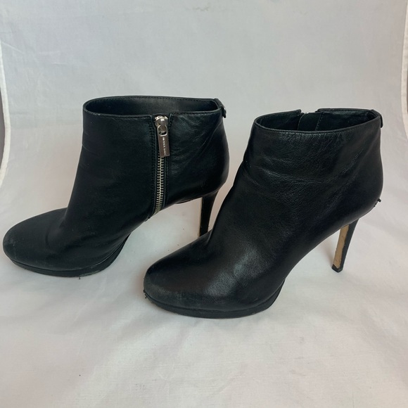 Michael Kors Black Leather Heels Women's 7.5. GG - Picture 3 of 8